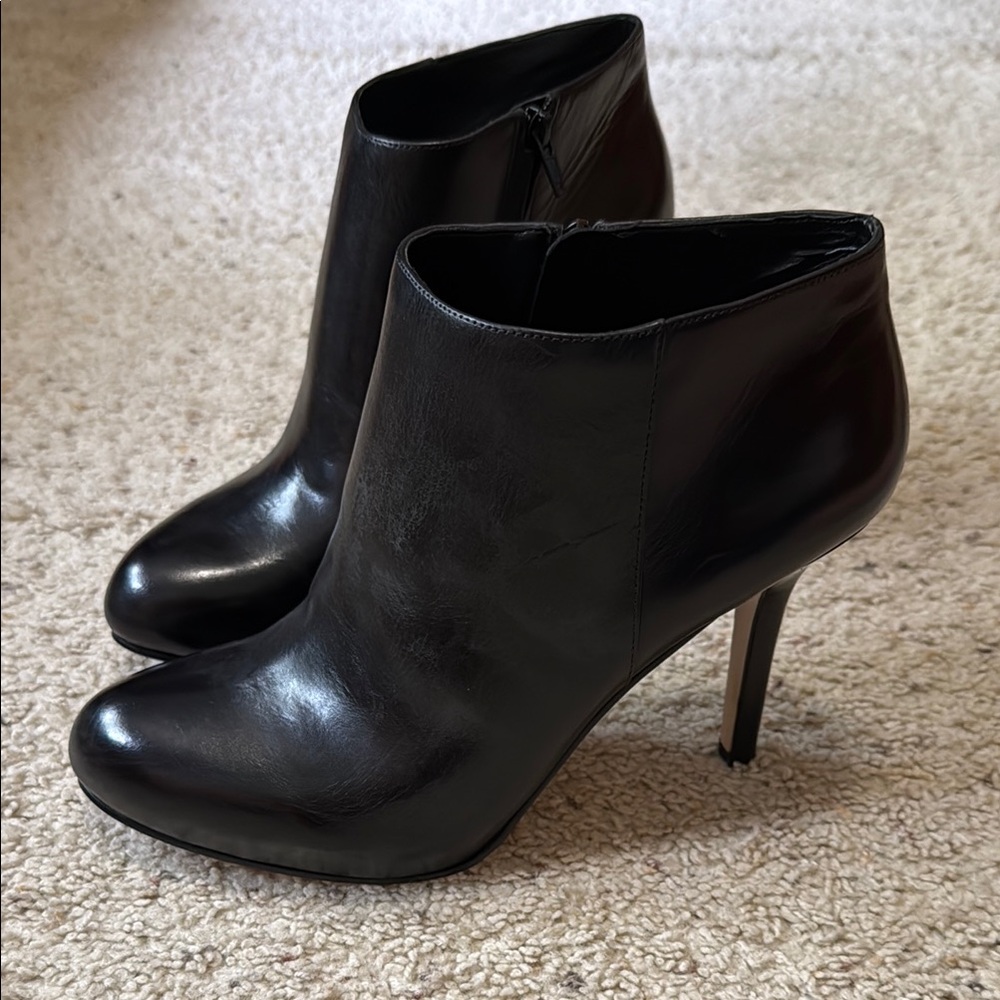 Nine West Black Leather Ankle Bootie NEW size 11